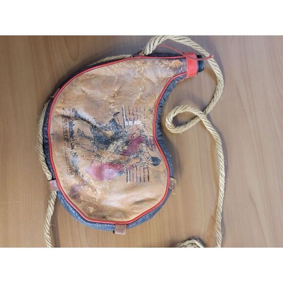 Vintage Spanish Recuerdo de Espana Water Bottle Wine Bag Skin Leather Bull #A67 - Picture 2 of 6